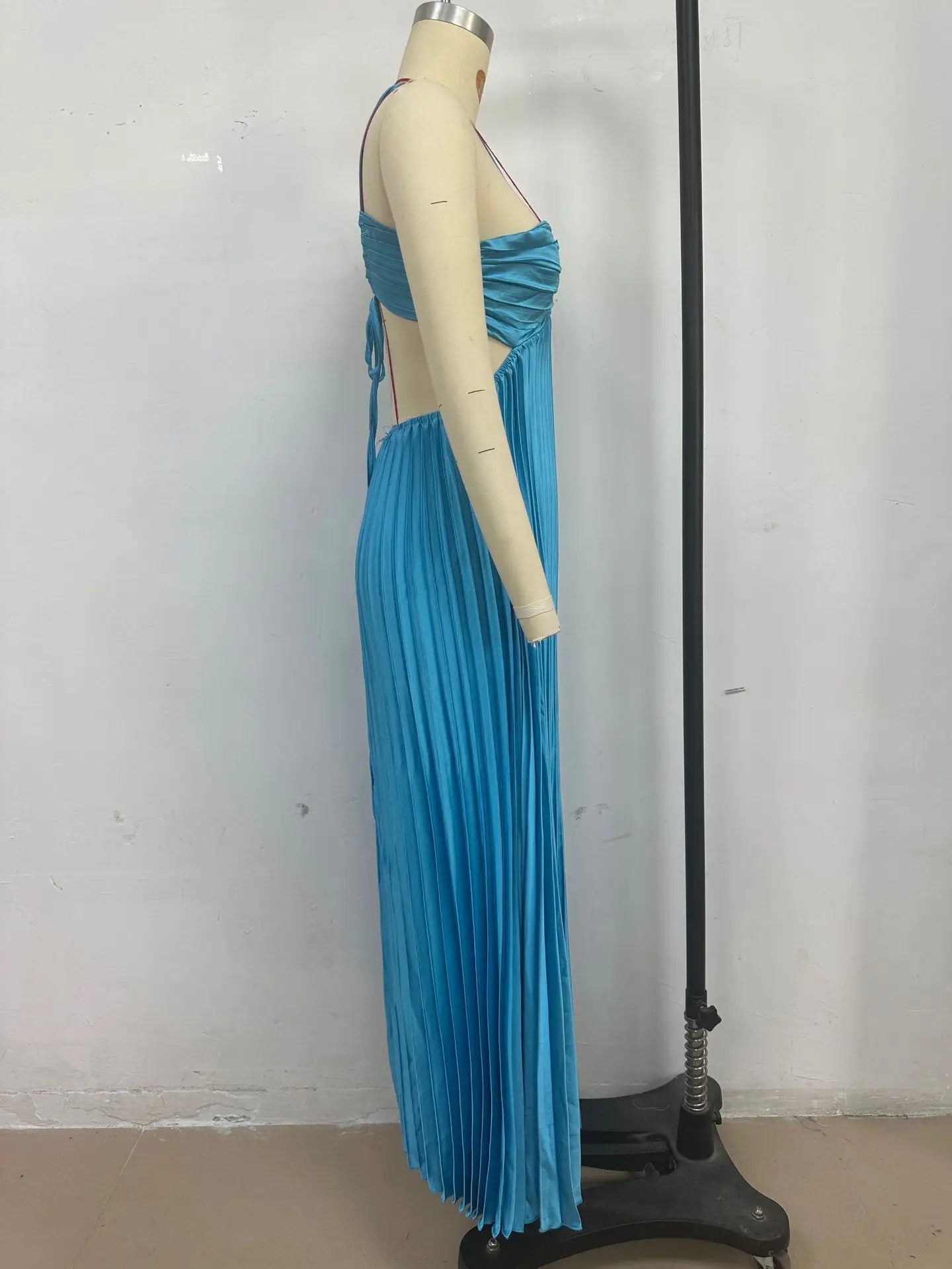 Sukienka Maxi Plisowana na Ramiączkach